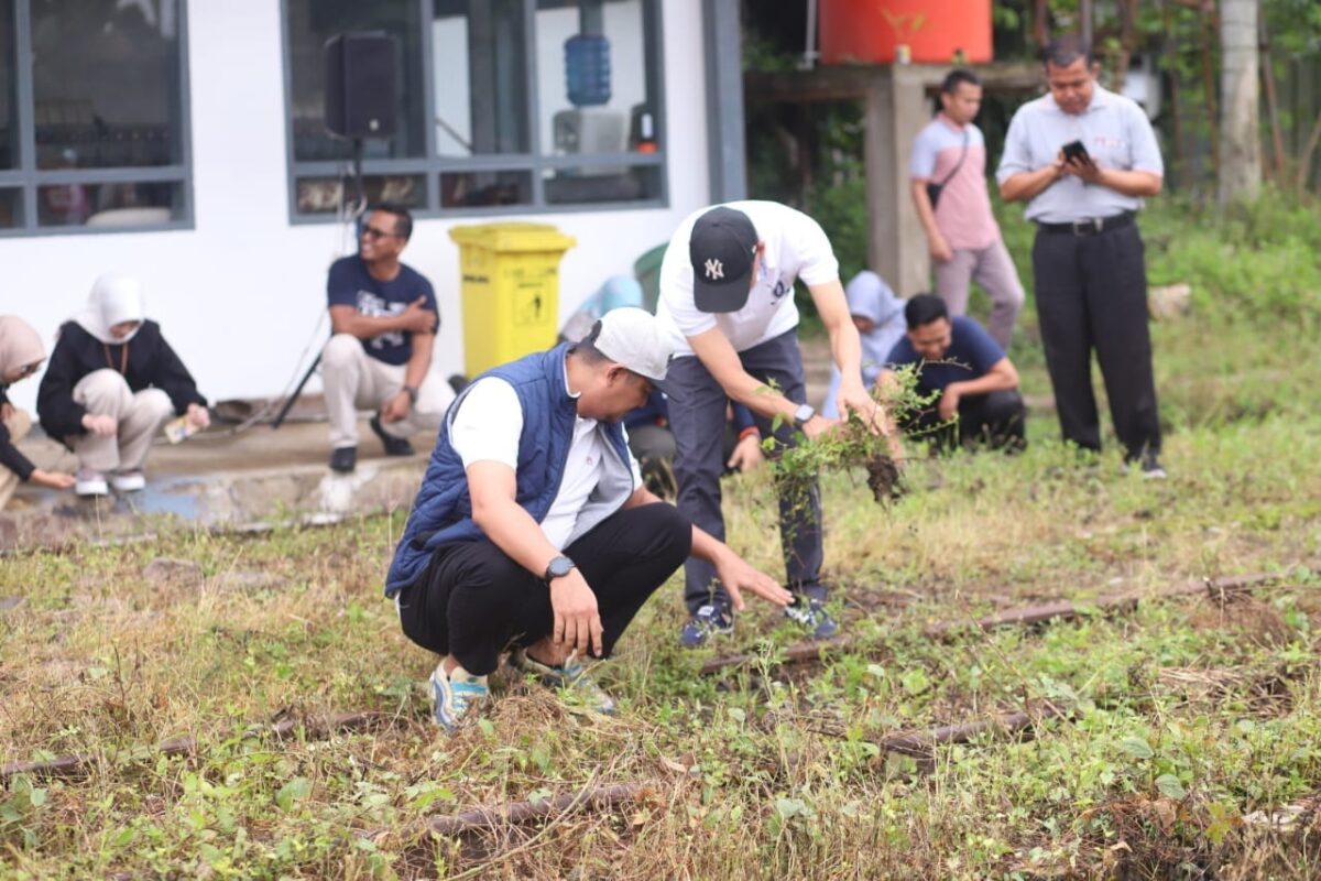 Wako Zul Elfian Umar Goro Bersama di Stasiun Kota Solok