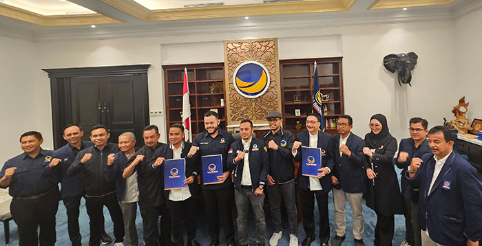 Hendrajoni Resmi Terima Rekomendasi DPP Partai Nasdem Sebagai Bacalon Bupati Pessel 1 ab63f67a a9a0 4dad 8dd8 58263ef65fa0 1