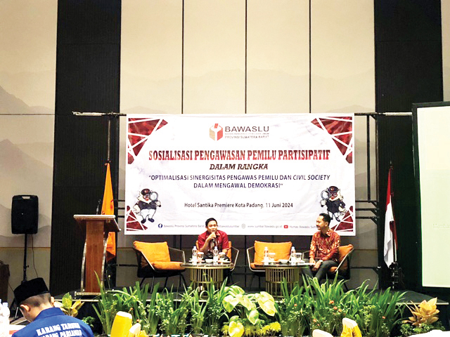 Bawaslu Sumbar Gelar Sosialisasi Pemilu Partisipatif 1 SOSIALISASI— Sosialisasi pengawasan Pemilu partisipatif yang diadakan oleh Bawaslu Sumbar, Selasa (11/6) di Hotel Santika Padang.