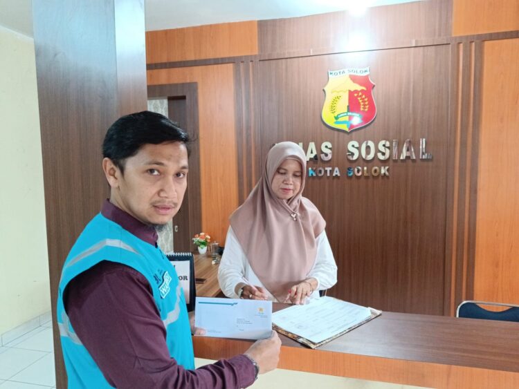 Listrik Aman Jelang Idul Adha, PLN Solok Giatkan Edukasi Kelistrikan 1 berkomitmen--PLN Unit Induk Distribusi (UID) Sumbar berkomitmen kawal sistem kelistrikan untuk masyarakat di Sumatera Barat agar dapat merayakan Idul Adha dengan aman dan nyaman.