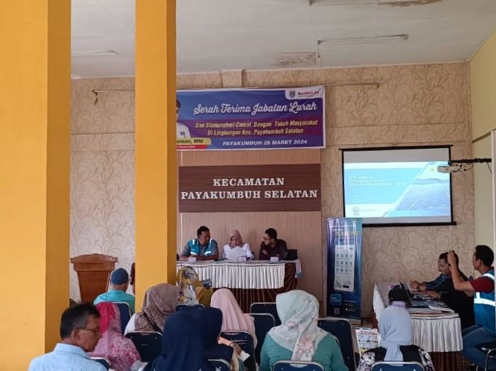 SOSIALISASI--PLN UP3 Payakumbuh gelar sosialisasi Keselamatan Ketenagalistrikan (K2) kepada masyarakat dan perangkat daerah Kecamatan Payakumbuh Selatan, Rabu (05/06),  di Aula Kantor Kecamatan Payakumbuh Selatan.
ist