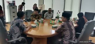 MENYAMBUT--BK DPRD Provinsi Sumbar Menyambut Kunjungan dari BK DPRD Kutai Kartanegara.