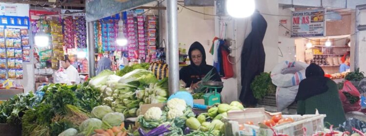 Komoditas Pangan Turun Harga 1 KOMODITAS PANGAN—Sejumah harga komoditas pangan di Pasar Pandangpanjang mulai turun pada pekan pertama Juni ini.