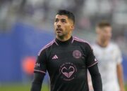 Luis Suarez Cetak Sejarah, Bikin Gol Bunuh Diri Pertama Kalinya