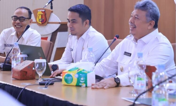 Wako Pimpin Rakor Bersama OPD, Terkait Event Gelanggang Arang 1 PIMPIN—Terkait Event Gelanggang Arang, Wako Solok Zul Elfian saat memimpin rakor OPD.