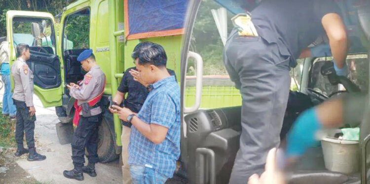 TEWAS— Polisi melakukan olah TKP penemuan mayat sopir dalam truk yang parkir di kawasan Lubuk Paraku, 
Kelurahan Indarung, Kecamatan Lubuk Kilangan.