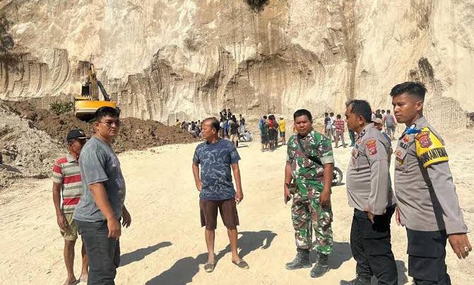 TEWAS TERTIMBUN— Lokasi galian tanah yang menewaskan dua pekerja akibat tertimbun longsor
