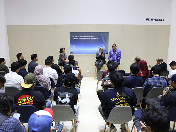 Di GIIAS 2024, PLN Beberkan Layanan Charging Station Terintegrasi dalam Aplikasi PLN Mobile 1 charging station--PLN mengembangkan charging station terintegrasi yang terkoneksi langsung di fitur EV pada aplikasi PLN Mobile.
ist