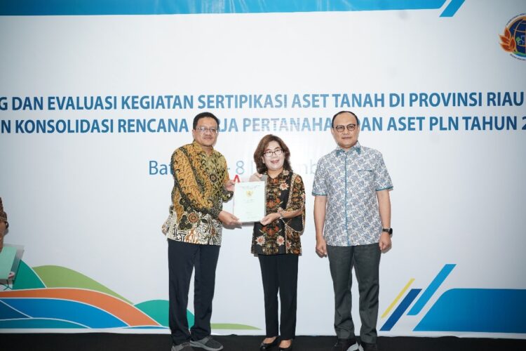 BPN Riau serahkan sertipikat HGB kepada PLN UIP Sumbagteng 1 3 2