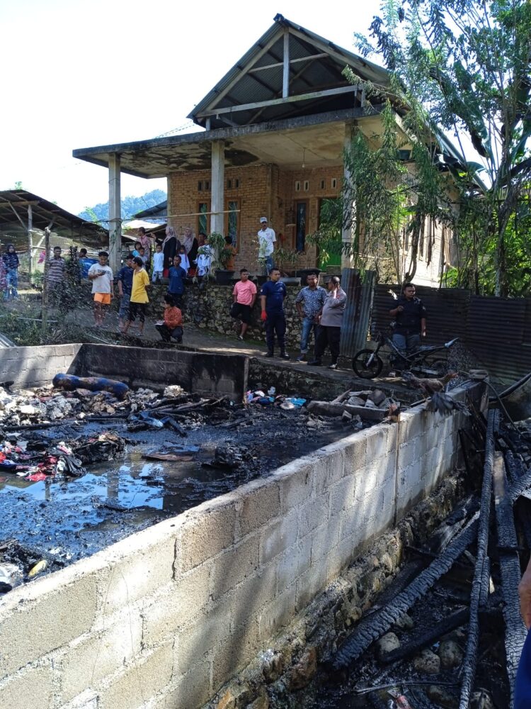 Kebakaran di Pessel Menyebabkan 1 Unit Rumah dan Sepeda Motor Ludes Terbakar 1 4f2e296c ae22 4f7d 8c53 04be6bd4d784