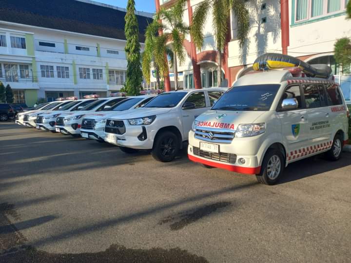 Dukung Mobilitas Pelayanan Kesehatan, Dinkes Pessel Terima 9 Unit Ambulance 1 5f6235dc c027 4cc1 bb47 393aea9b29c7