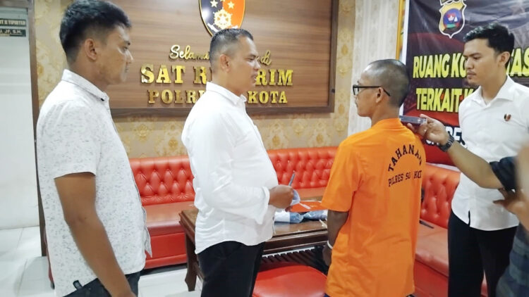 Tak Puas dengan Istri, Putri Kandung Dicabuli, Aksi Bejat Dilakukan dari Kelas 3 SD sampai SMP, Ayah Biadab Kerap Lakukan KDRT 1 CABUL— Pelaku YH yang melakukan pencabulan terhadap putri kandungnya ditangkap jajaran Satreskrim Polres Limapuluh Kota.