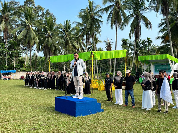 Bahaya Judi Online di Kalangan Pelajar, Dinas Kominfo Sijunjung Ingatkan Peran Aktif Orang Tua dan Sekolah 1 SAMBUTAN—Kepala Dinas Kominfo Kabupaten Sijunjung, David Rinaldo saat berikan sambutan pada kegiata kemarin.