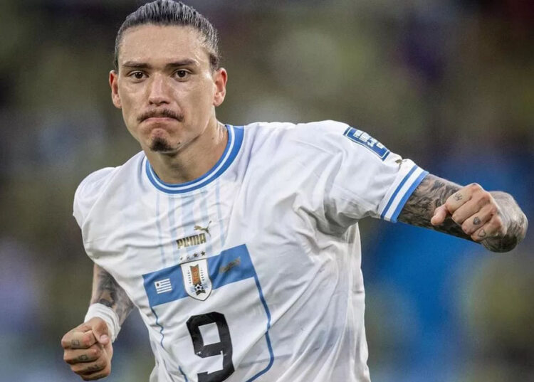 Darwin Nunez Makin Moncer Bersama La Celeste, Uruguay Kubur Harapan Amerika Serikat di Copa America 1 UJUNG TOMBAK— Darwin Nunez selalu bermain di seluruh pertandingan Uruguay di grup C, Copa America 2024. Selalu diandalkan menjadi ujung tombak negaranya, pemain Liverpool tersebut mampu mencetak dua gol di pertandingan melawan Panama dan Bolivia.