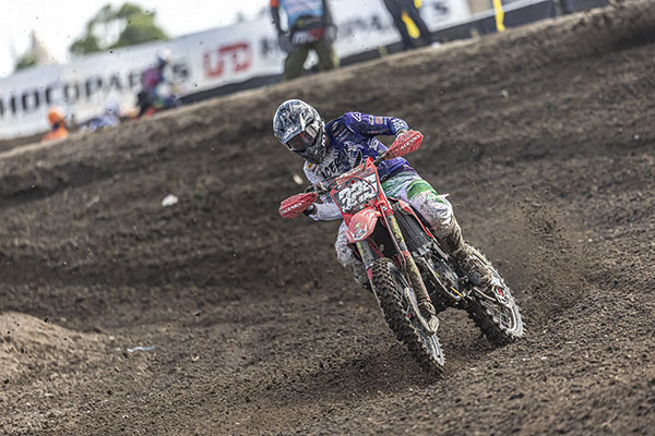 Bersama CRF250R, Adel Siap Berjuang Taklukan MXGP di Republik Ceko 1 CROSSER— Crosser binaan PT AHM Delvintor Alfarizi siap tampil maksimal pada ajang Kejuaraan Motocross Dunia, FIM Motocross World Championship (MXGP) 2024 yang digelar di sirkuit Loket, Republik Ceko pada akhir pekan ini.