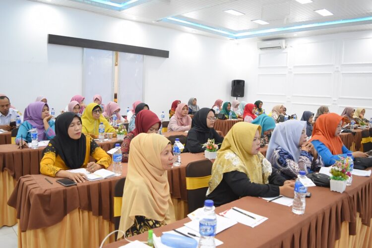 IKUTI—Para kader Posyandu mengikuti kegiatan advokasi terkait pelayanan kesehatan masyarakat.
