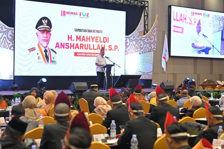 Gubernur Dorong Sinergitas Pemda dengan Badan Amil Zakat 1 SAMBUTAN—Gubernur Sumbar Mahyeldi mrmberikan sambutan saat membuka kegiatan musyawarah nasional Forum Zakat ke-10, di Padang, Rabu malam (17/7).