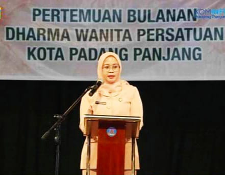 Hari Pertama Jambore Provinsi, PKK Padang Panjang Tampil Maksimal 1 Sri Hidayani Sonny