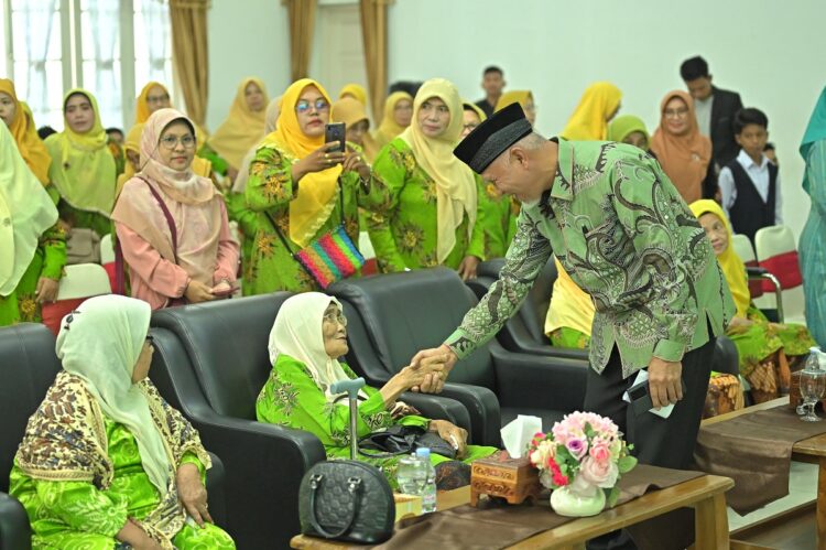 MILAD AISYIYAH— Gubernur Sumbar Mahyeldi menghadiri acara Tasyakuran Milad ke-107 Aisyiyah di Auditorium Gubernuran, Sabtu (29/6).
