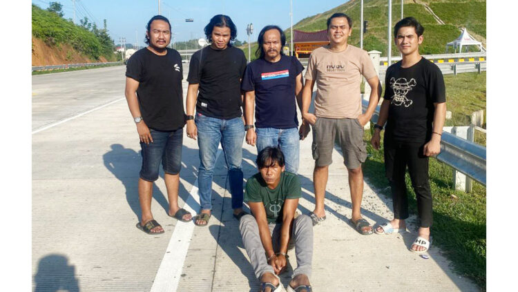 Tagih Utang, Nyawa Ketua Koperasi Melayang, Jasadnya Dimasukkan ke Karung lalu Dibakar, Ngaku Sakit Hati dengan Bahasa Korban 1 PEMBUNUH— Pelaku RN yang melakukan pembunuhan terhadap ketua Koperasi Program Membina Ekonomi Keluarga Sejahtera (Mekaar) ditangkap jajaran Polres Limapuluh Kota.