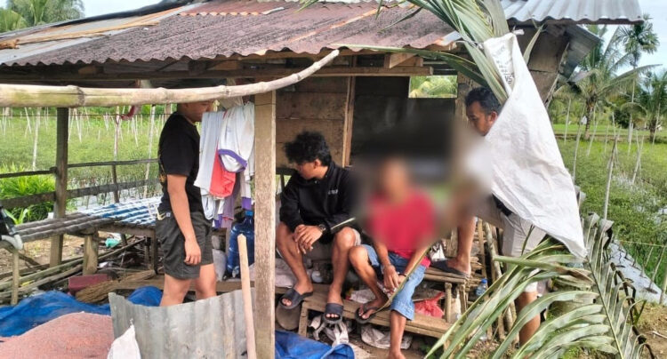Pengedar Digerebek di Pondok Kebun Cabai, 1 Kg Ganja Disita 1 GANJA— Pengedar ganja berinisial HA ditangkap jajaran Satresnarkoba Polres Agam di pondok kebun cabai
di Nagari Kampung Tangah, Kecamatan Lubuk Basung.