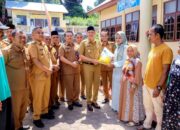 Tingkatkan Kesejahteraan Petani Pasaman, Bupati Serahkan Bantuan Bibit Jagung