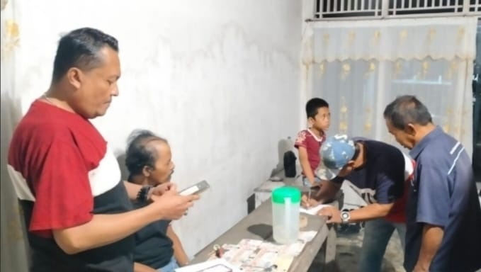 Sopir Angkot Nyambi jadi Agen Togel Online 1 AGEN TOGEL— Pelaku Sudirman (45) ditangkap jajaran Polsek Kuranji gegara nekat menjadi agen judi togel.