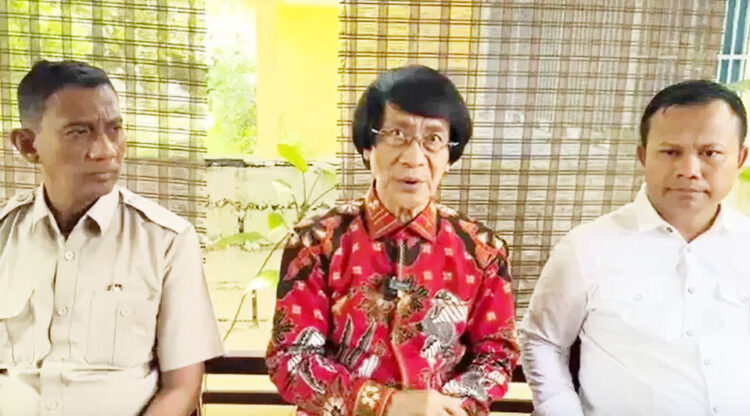 LPAI Desak Kasus Kematian Afif Maulana Diusut Tuntas, Kak Seto: Kami Sepenuhnya Berada di Pihak Korban 1 KAWAL KASUS AFIF— Ketua Lembaga Perlindungan Anak Indonesia (LPAI) Seto Mulyadi atau Kak Seto memberikan keterangan pers terkait kedatangannya ke Padang untuk mengawal pengusutan kasus kematian Afif Maulana.