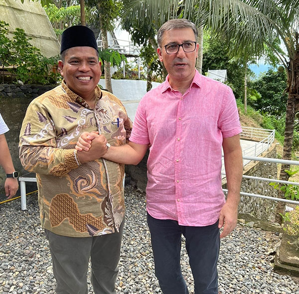 Dubes Turki untuk Indonesia Kunjungi Padangpariaman 1 KUNJUNGAN DUBES— Bupati Padangpariaman Suhatri Bur menerima kedatangan Duta Besar Turki untuk Indonesia, H.E. Mr. Talip Kucukcan, di Lubuk Tano Resto And Caffe Sungai Sariak, Kecamatan VII Koo Sungai Sariak, Kabupaten Padangpariaman.