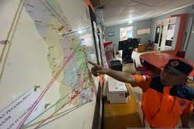 BPBD Imbau Masyarakat, Waspada Kebakaran Hutan dan Lahan 1 PETA KERAWANAN BENCANA— Kepala BPBD Limapuluh Kota Rahmadinol, saat melihat peta potensi kerawanan bencana di wilayah Kabupaten Limapuluh Kota.