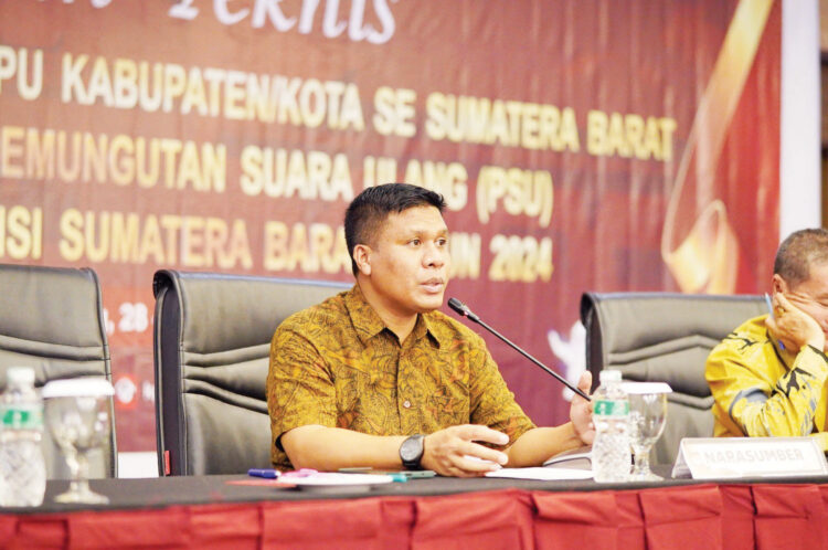 PSU di 17. 569 TPS, KPU Sumbar Siapkan 4.178.520 Surat Suara 1 Jons Manedi
Komisioner KPU Sumbar