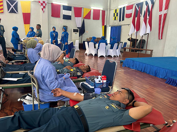 HUT ke-78 Jalasenastri, Korcab II DJA 1 Gelar Donor Darah 1 DONOR DARAH— Dalam rangka Hari Lahirnya Ke-78 Jalasenastri Tahun 2024 ini, Jalasenastri Kordinator Cabang II Daerah Jalasenastri Armada DJA I melaksanakan Bakti Sosial berupa donor darah, Kamis (18/7).