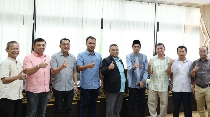 Kunjungan--Komisi C DPRD Kabupaten Toba mengunjungi DPRD sumbar Bahas tentang Pengelolaan Keuangan.