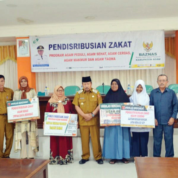 106 Mustahik Terima Program Zakat Pemerintah Daerah 1 PENDISTRIBUSIAN ZAKAT— Sebanyak 106 penerima zakat (mustahik) di Kabupaten Agam menerima program zakat dari pemerintah setempat, Senin (29/7).
