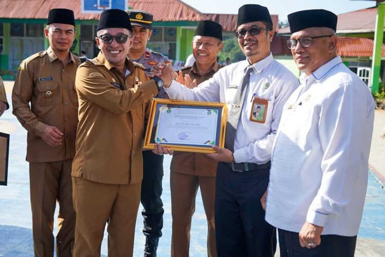 Pemkab Jalin Sinergitas dengan Kemenag 1 Menjadi Irup di MAN 2 Tanah Datar Bupati Eka Putra Sampaikan Hal Ini