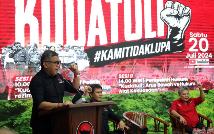 Tak Ingin Calon Lawan Kotak Kosong, PDIP Siapkan Penantang Khofifah dan Bobby 1 BERBICARA— Sekretaris Jenderal PDI Perjuangan Hasto Kristiyanto berbicara dalam diskusi Kudatuli.