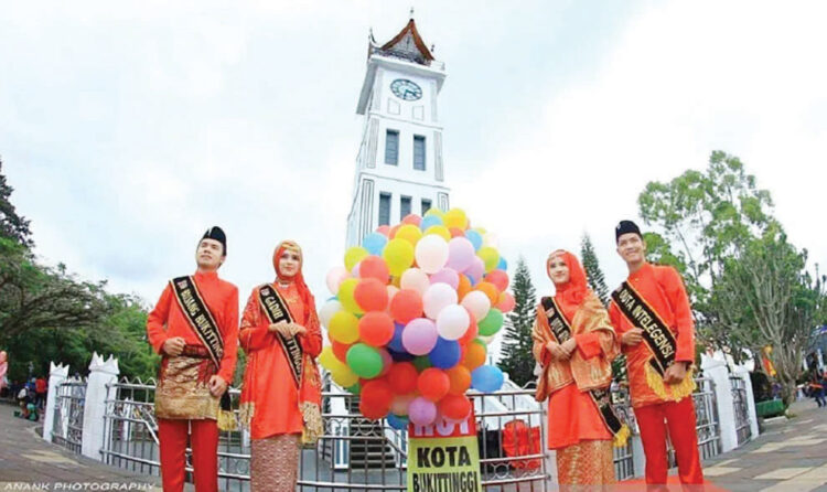 Tingkatkan Jumlah Pengunjung, PHRI dan BPC Gelar Lomba Video Kreatif 1 JAM GADANG— Ikon wisata Kota Bukittinggi, Jam Gadang.