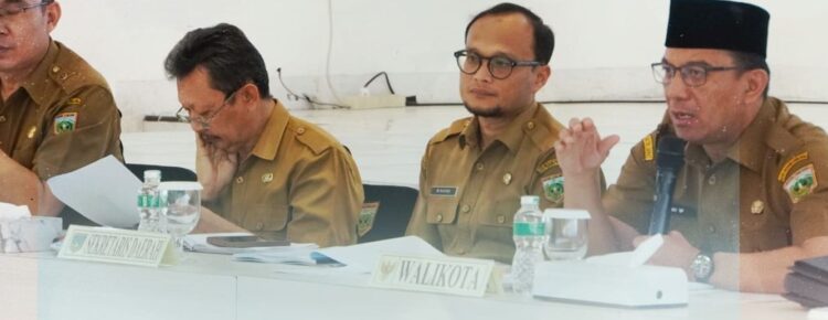 Pemko Padang Panjang Kebut Penyerapan Anggaran 2024 1 RAPAT EVALUASI— Pj Wako Sonny Budaya Putra pimpin rapat evaluasi kinerja Organisasi Perangkat Daerah (OPD), Selasa (30/ 7) di Hall Lantai III Balai Kota.