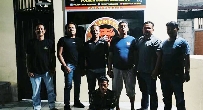 Demi Membeli Sabu, Lois Bobol Warung Orang lalu Embat Ratusan Bungkus Rokok 1 PENCURI— Pelaku Lois Firmansyah ditangkap jajaran Polsek Lubuk Begalung atas kasus pencurian.