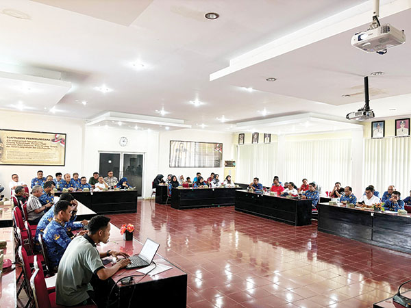 Peringatan Lubuk Basung sebagai Ibu Kota Kabupaten ke-31, Panitia adakan Lomba Hingga Makan Bajamba di Balairung Rumah Dinas Bupati 1 RAPAT PANITIA— Panitia Peringatan Lubuk Basung sebagai Ibu Kota Kabupaten Agam ke-31, menggelar rapat untuk mematangkan agenda tersebut yang akan dilaksanakan 19 Juli mendatang.