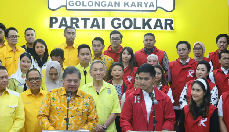 Golkar-PSI Bangun Koalisi, Usung Kaesang di Pilgub Jakarta, Ridwan Kamil di Pilgub Jabar 1 PERTEMUAN— Ketua Umum Partai Golkar Airlangga Hartarto menggelar pertemuan dengan Ketua Umum PSI Kaesang Pangarep serta elit partai di Kantor DPP Partai Golkar.