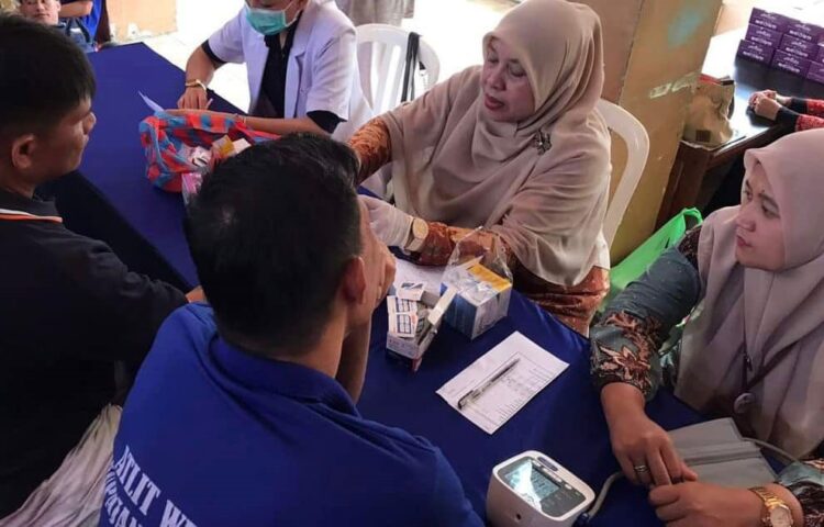 Pemeriksaan Kesehatan WBP, Penghuni Rutan Terjangkit Hipertensi, Diabetes dan Obesitas 1 PERIKSA KESEHATAN— Sejumlah Warga Binaan Pemasyarakatan (WBP) Rutan Kelas IIB Padangpanjang sedang menjalani pemeriksaan kesehatan rutin.