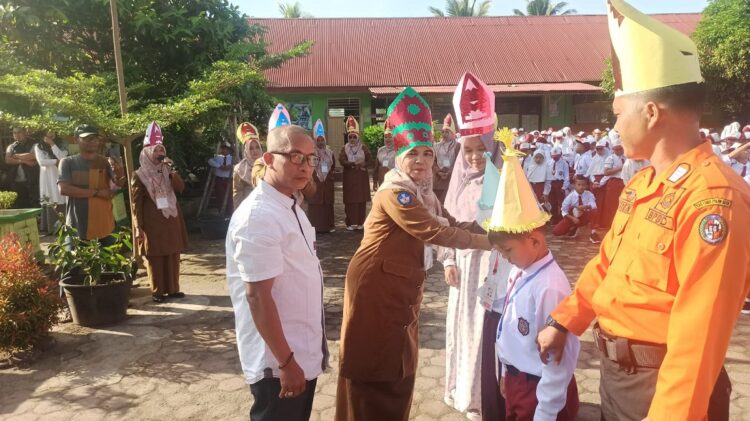 MASA PENGENALAN—Kegiatan Masa Pengenalan Lingkungan Sekolah di SDN 21 Payakumbuh.