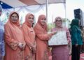 Lomba Defile dan Yel-yel PKK Tingkat Sumbar, Solsel Bawa Pulang Predikat Juara I