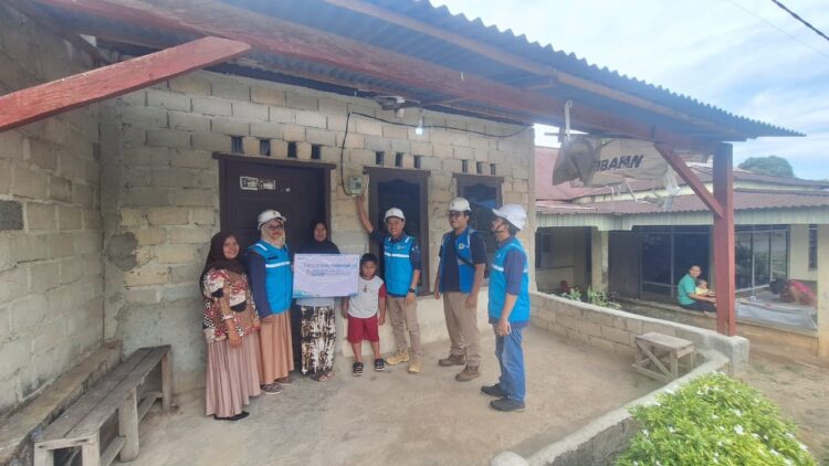 Light Up The Dream--Melalui PLN Unit Layanan Pelanggan (ULP) Muara Labuh dan ULP Sungai Rumbai, PLN hadir dalam program “Light Up The Dream” (LUTD) yang merupakan inisiatif mulia donasi dari pegawai PLN untuk membantu pemasangan listrik gratis bagi masyarakat prasejatera.