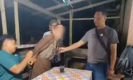 Cinta Ditolak, Nenek 60 Tahun Diperkosa, A Ngaku sudah Lama Naksir, Ditangkap 6 Jam usai Beraksi 1 PEMERKOSA— Pelaku A (53) yang nekat memperkosa nenek berusia 60 tahun ditangkap jajaran Polres Pariaman di sebuah warung kopi di Nagari Sikucur Timur, Kecamatan V Koto Timur, Kabupaten Padangpariaman.