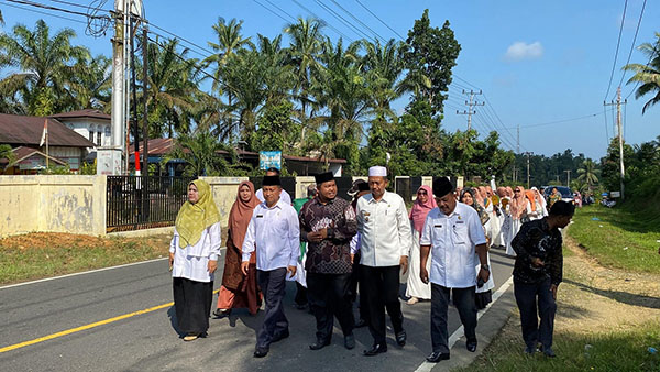 Wabup Risnawanto Ikuti Pawai Semarak Muharram ke 2 Kecamatan Gunung Tuleh Tahun 1446 H 2024 M