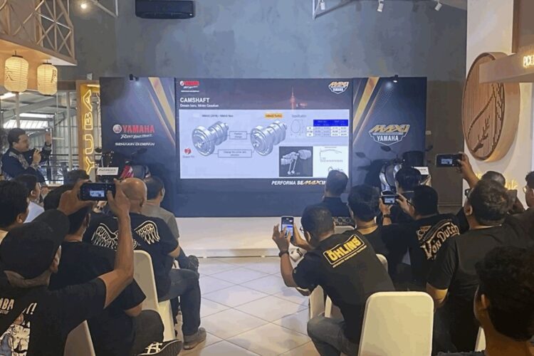 Mesin NMAX Baru Berikan Sensasi Berkendara TURBO 1 PAPARKAN-Yamaha memaparkan fitur-fitur pada NMAX “TURBO” yang baru saja diluncurkan.