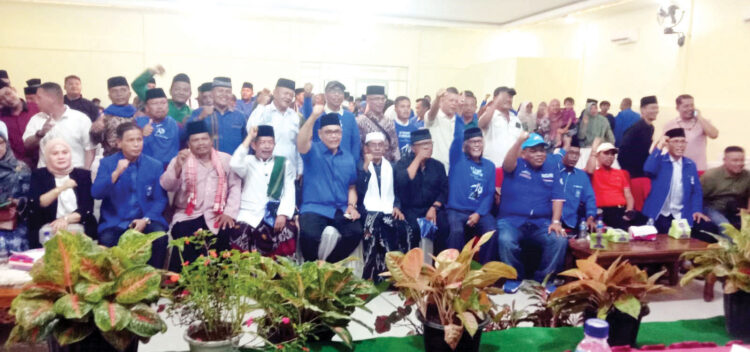 Rakerda PAN Padangpariaman, Yel-Yel OTW Sampai dan Suhatri Bur Lanjutkan Menggema 1 RAKERDA— Ratusan Kader PAN Padangpariaman memadati lokasi Rakerda yang digelar di Aula Alva Resort Sikabu Lubuk Alung, Kecamatan Lubuk Alung Padangpariaman.