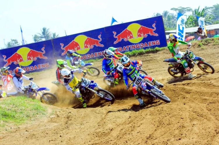 Diikuti Crosser Terbaik dari Seluruh Indonesia, Kratingdaeng Supercrosser 2024 Dirtwar Energy Kembali Digelar 1 CROSSER— Kratingdaeng kembali mengadakan ajang Kratingdaeng Supercrosser 2024 Dirtwar Energy.